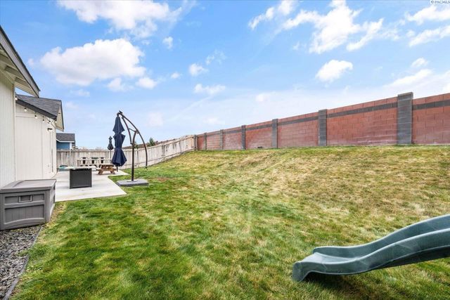 5321 Pinehurst Street, West Richland, WA 99353