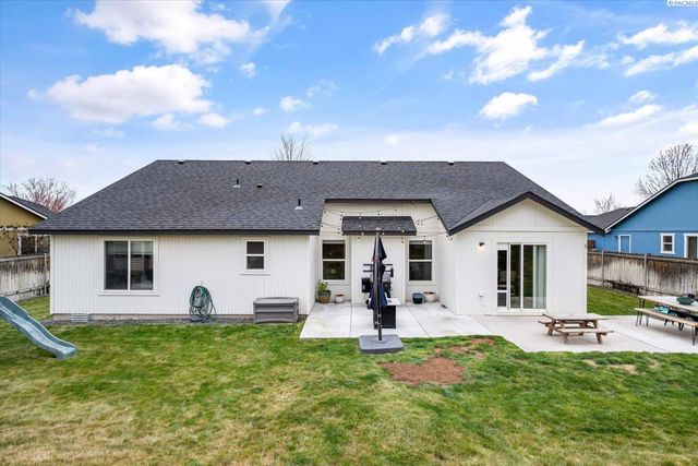 5321 Pinehurst Street, West Richland, WA 99353