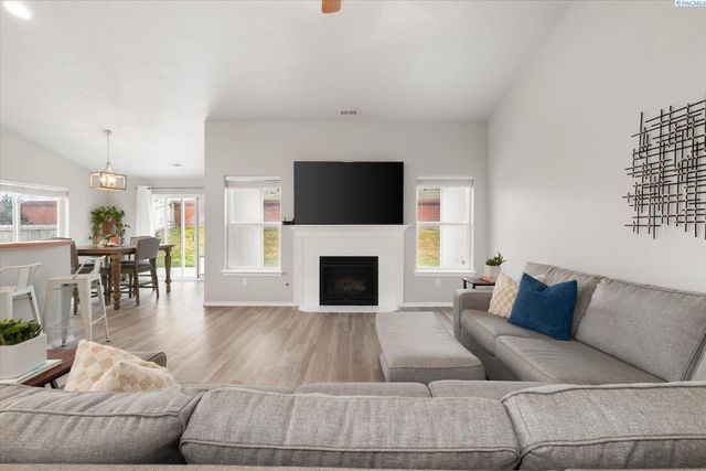 5321 Pinehurst Street, West Richland, WA 99353