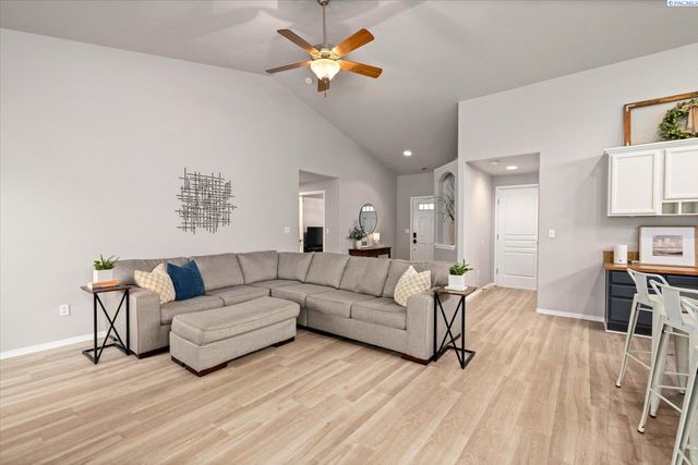 5321 Pinehurst Street, West Richland, WA 99353