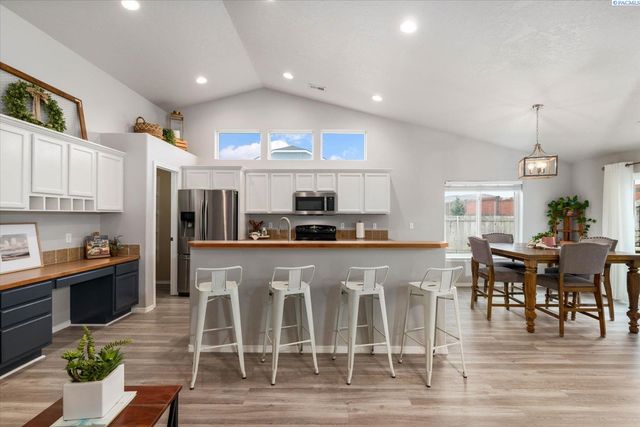 5321 Pinehurst Street, West Richland, WA 99353