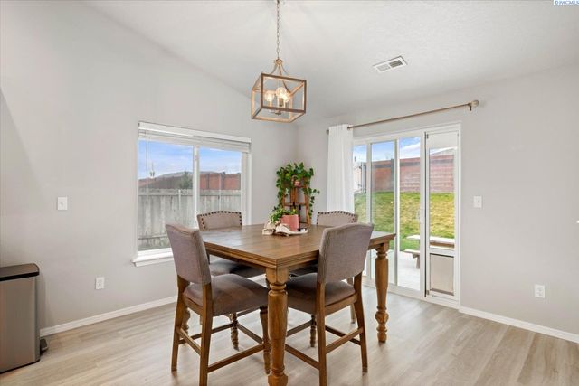 5321 Pinehurst Street, West Richland, WA 99353