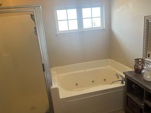 3908 Valley View Road, Ames, IA 50010