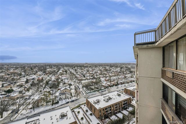 2 Bay Club Drive PHH, Bayside, NY 11360