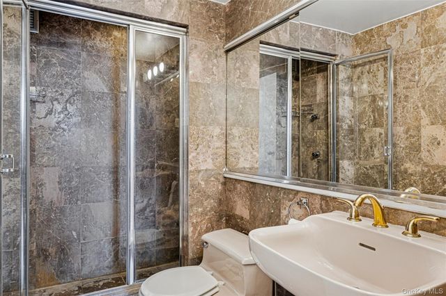 2 Bay Club Drive PHH, Bayside, NY 11360