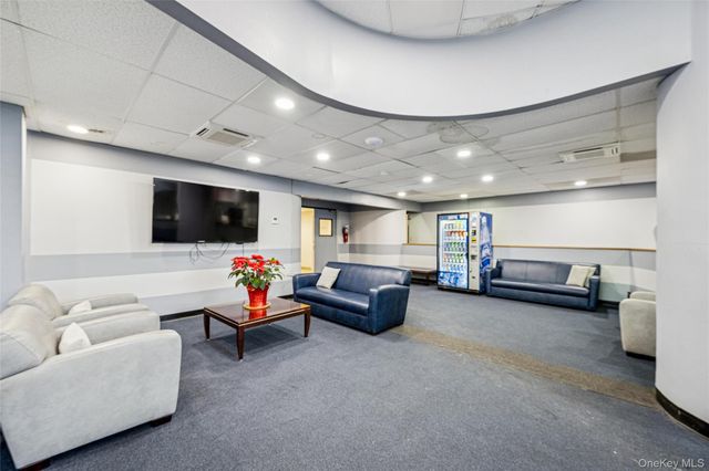 2 Bay Club Drive PHH, Bayside, NY 11360