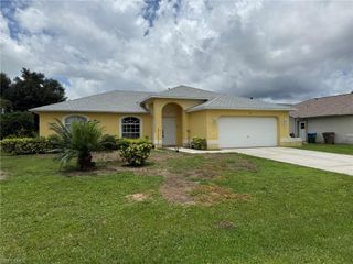 911 SE 31st ST, Cape Coral, FL 33904