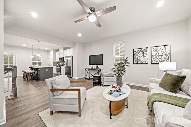 10620 Overlook Mountain Drive, Charlotte, NC 28216