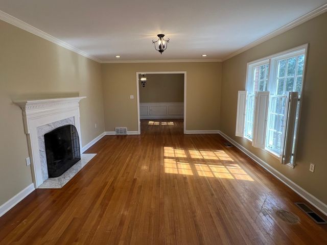 262 E POPLAR AVE, Collierville, TN 38017