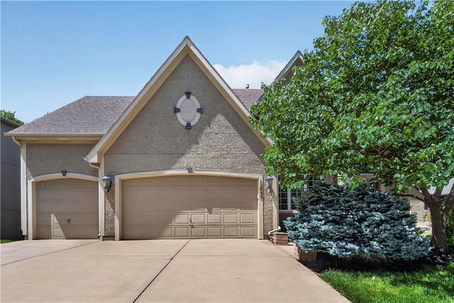 12035 S Sunray Drive, Olathe, KS 66061