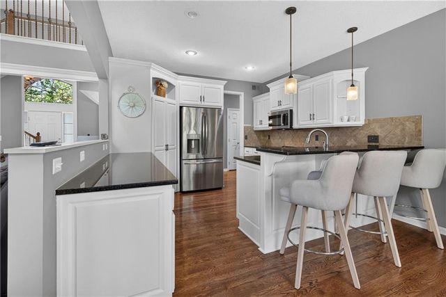 12035 S Sunray Drive, Olathe, KS 66061
