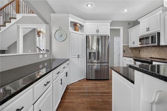 12035 S Sunray Drive, Olathe, KS 66061