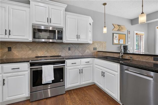 12035 S Sunray Drive, Olathe, KS 66061