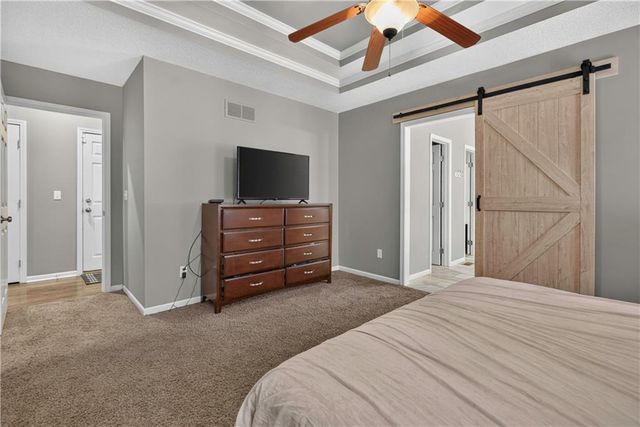 12035 S Sunray Drive, Olathe, KS 66061