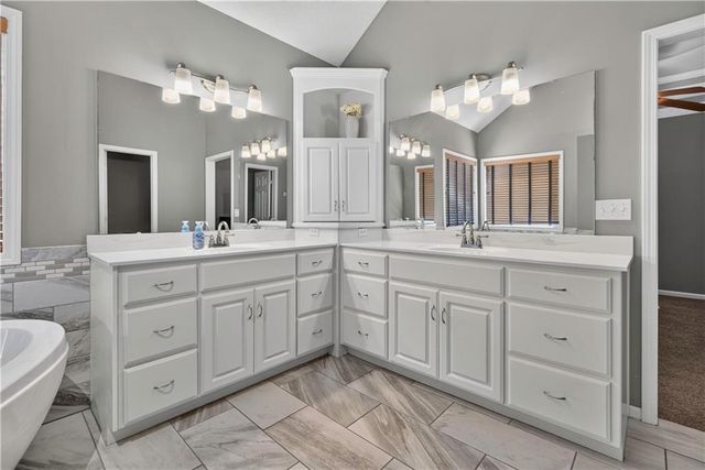 12035 S Sunray Drive, Olathe, KS 66061