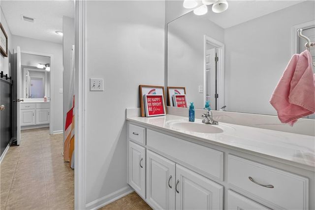 12035 S Sunray Drive, Olathe, KS 66061