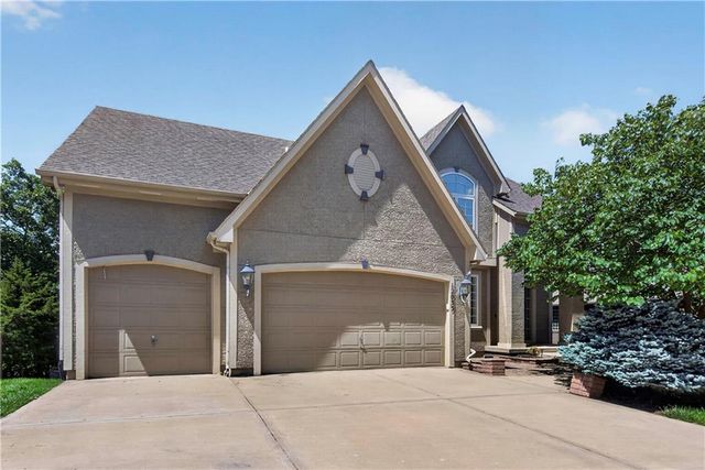 12035 S Sunray Drive, Olathe, KS 66061