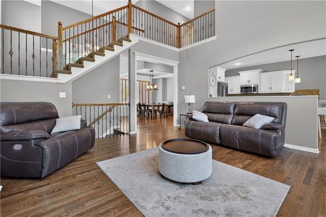 12035 S Sunray Drive, Olathe, KS 66061