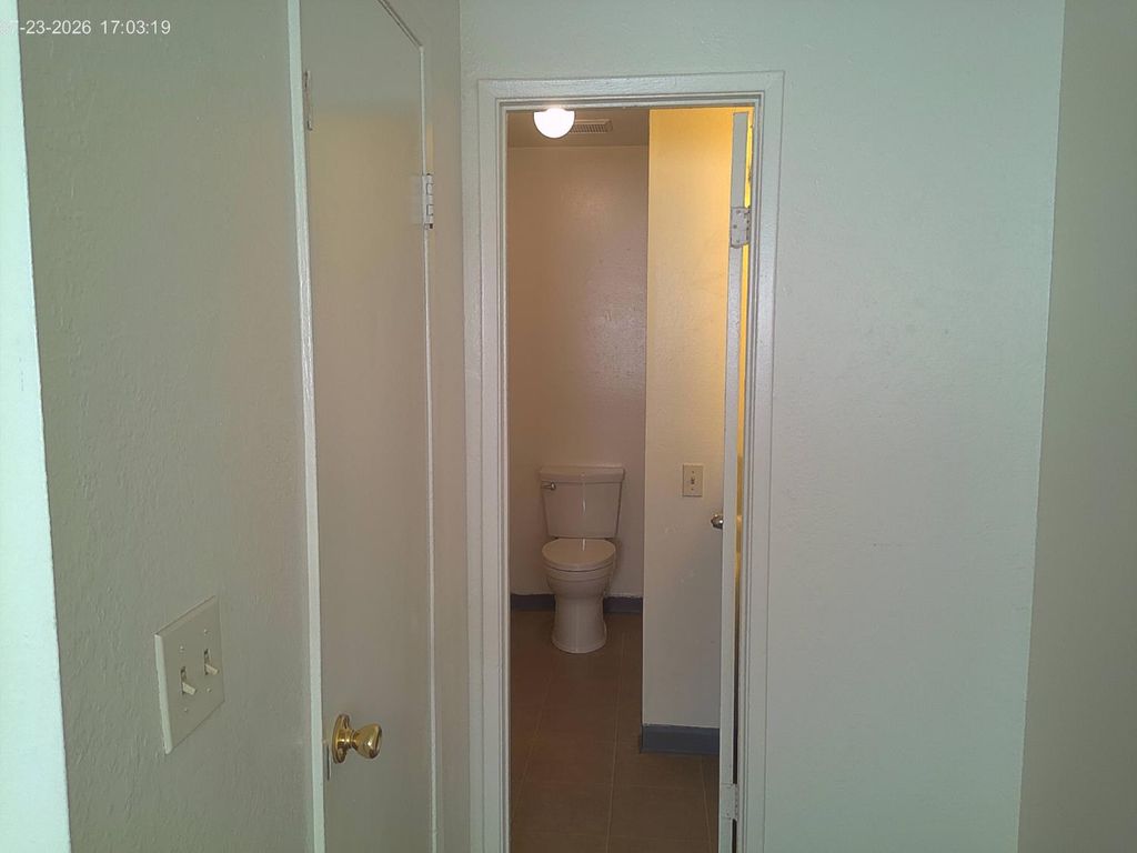 Image 3 of property listing at 655 W Ashlan Avenue # 204, Clovis, CA 93612