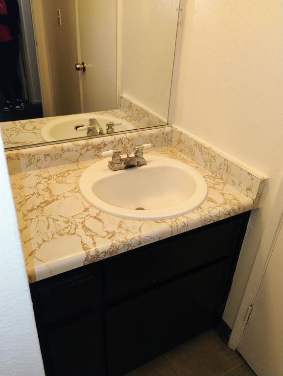 Image 6 of property listing at 655 W Ashlan Avenue # 204, Clovis, CA 93612