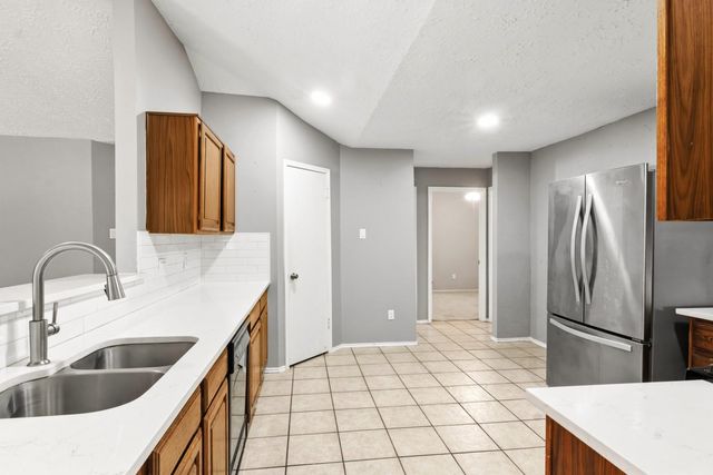 914 Briarwood Court, Deer Park, TX 77536