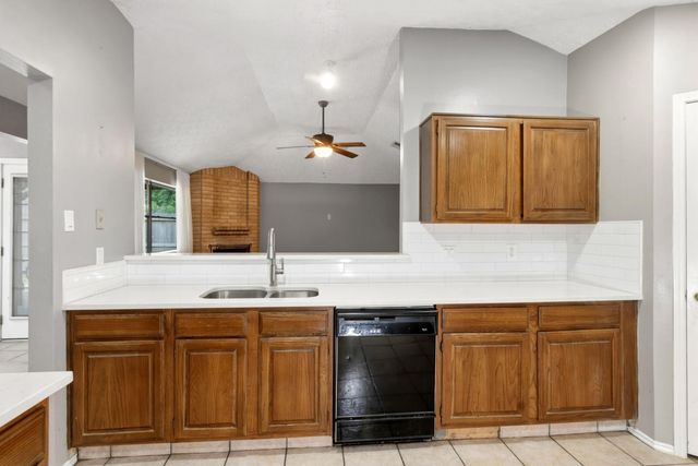 914 Briarwood Court, Deer Park, TX 77536