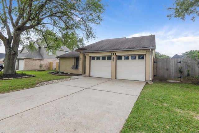 914 Briarwood Court, Deer Park, TX 77536