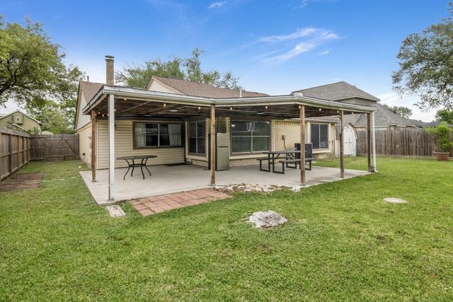 914 Briarwood Court, Deer Park, TX 77536