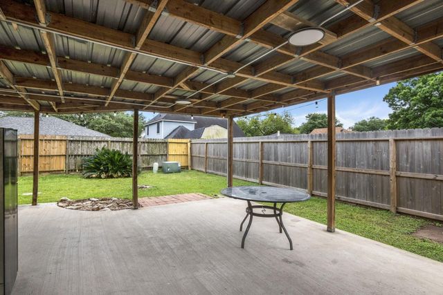 914 Briarwood Court, Deer Park, TX 77536