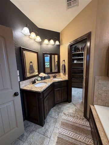 703 N Meadow Ln, Cache, OK 73527