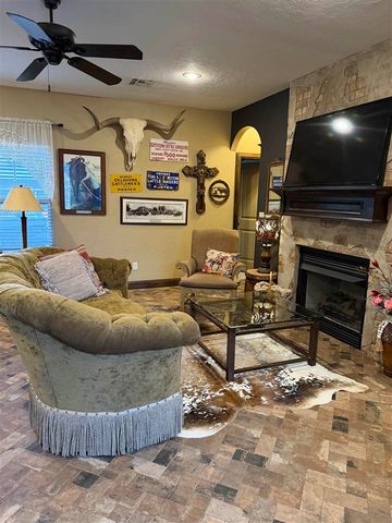 703 N Meadow Ln, Cache, OK 73527