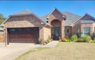 703 N Meadow Ln, Cache, OK 73527