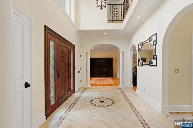 1 Dimmig Court, Upper Saddle River, NJ 07458