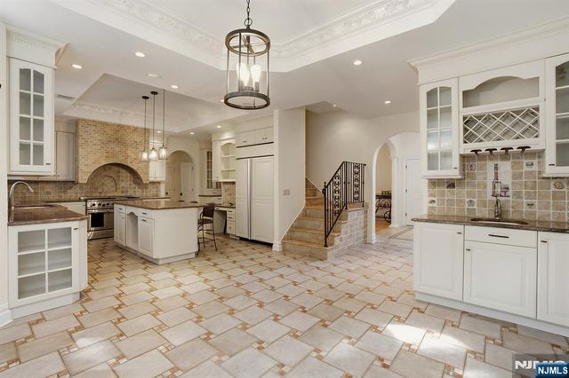 1 Dimmig Court, Upper Saddle River, NJ 07458