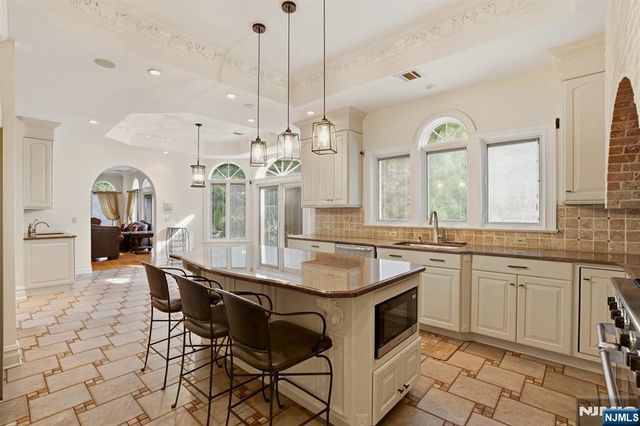 1 Dimmig Court, Upper Saddle River, NJ 07458