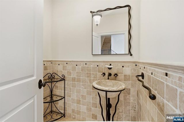 1 Dimmig Court, Upper Saddle River, NJ 07458