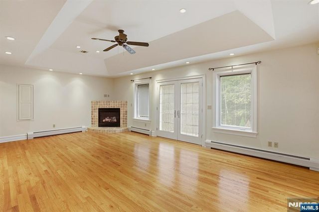 1 Dimmig Court, Upper Saddle River, NJ 07458