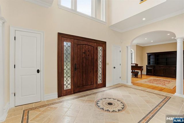 1 Dimmig Court, Upper Saddle River, NJ 07458