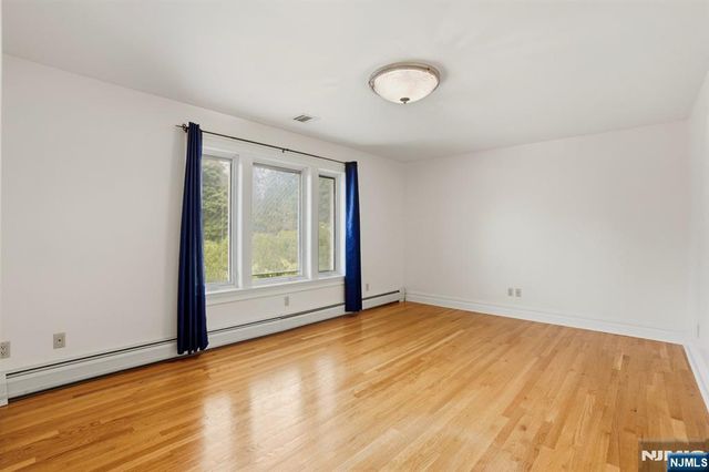 1 Dimmig Court, Upper Saddle River, NJ 07458