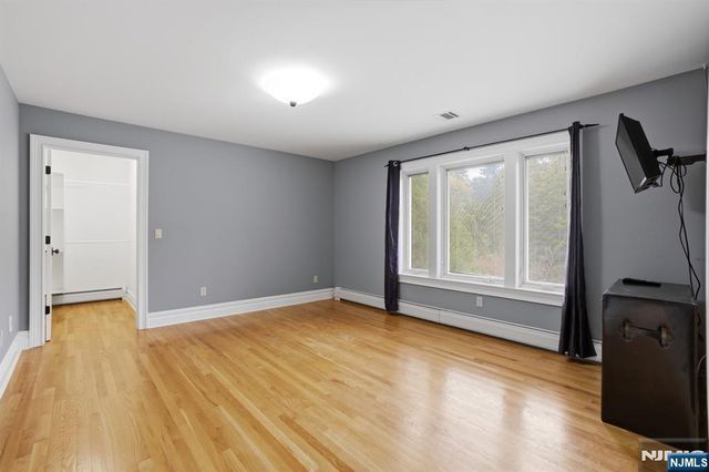 1 Dimmig Court, Upper Saddle River, NJ 07458