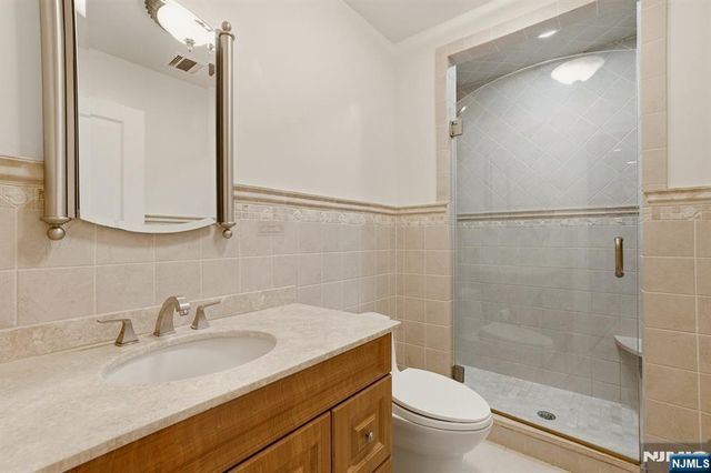 1 Dimmig Court, Upper Saddle River, NJ 07458