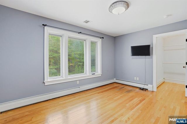 1 Dimmig Court, Upper Saddle River, NJ 07458