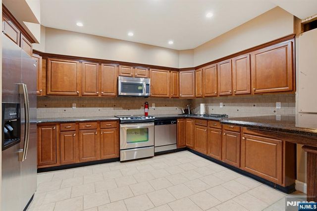 1 Dimmig Court, Upper Saddle River, NJ 07458