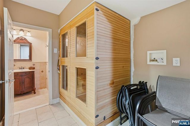 1 Dimmig Court, Upper Saddle River, NJ 07458