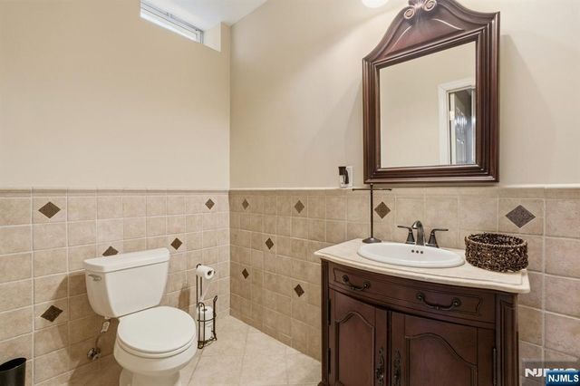 1 Dimmig Court, Upper Saddle River, NJ 07458