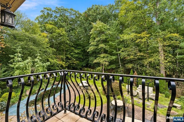 1 Dimmig Court, Upper Saddle River, NJ 07458
