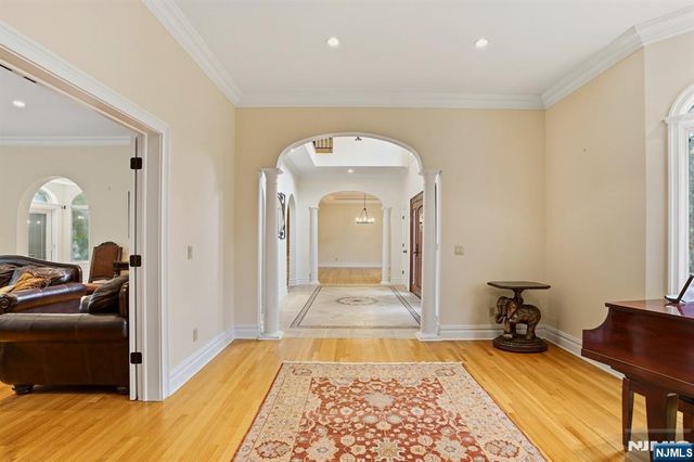 1 Dimmig Court, Upper Saddle River, NJ 07458
