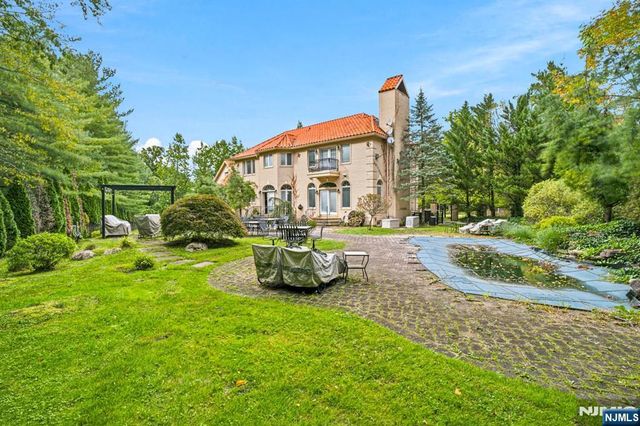 1 Dimmig Court, Upper Saddle River, NJ 07458
