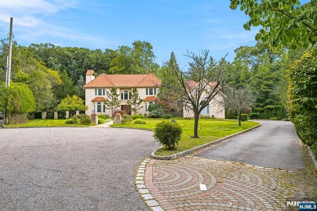 1 Dimmig Court, Upper Saddle River, NJ 07458