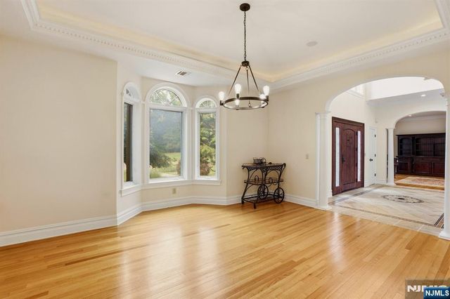1 Dimmig Court, Upper Saddle River, NJ 07458